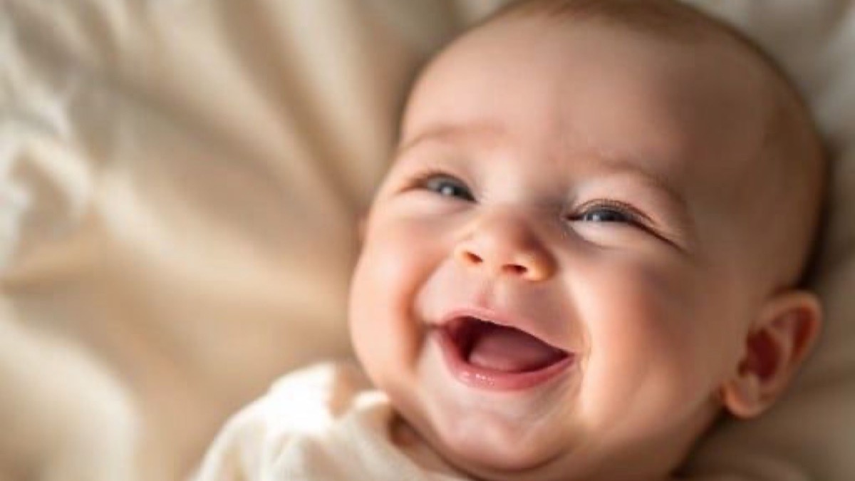 Qué hace un bebé de 3 meses: señales normales y sueño